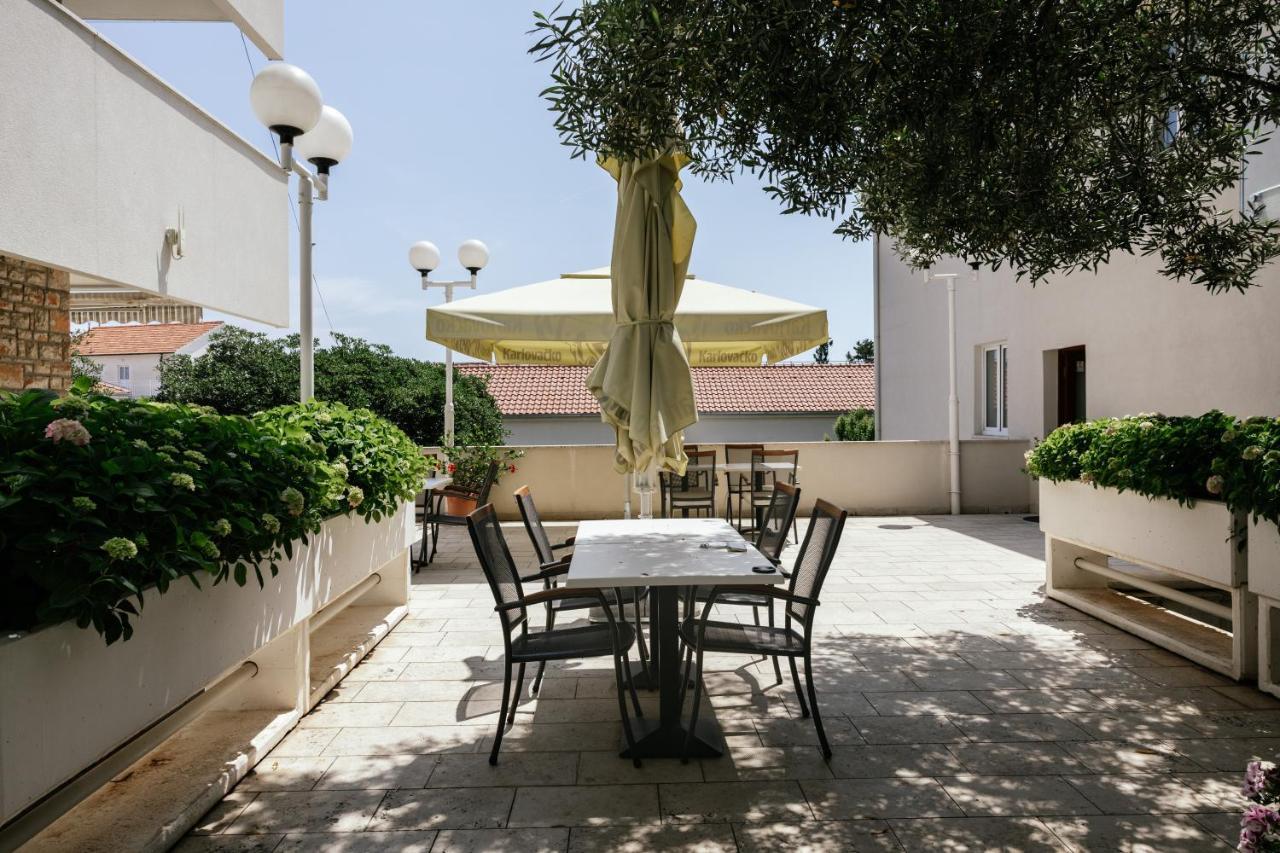 Pharia Hotel And Apartments - By The Beach Hvar Town Buitenkant foto
